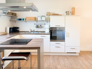 Køleskab, mikrobølgeovn, ovn, opvaskemaskine