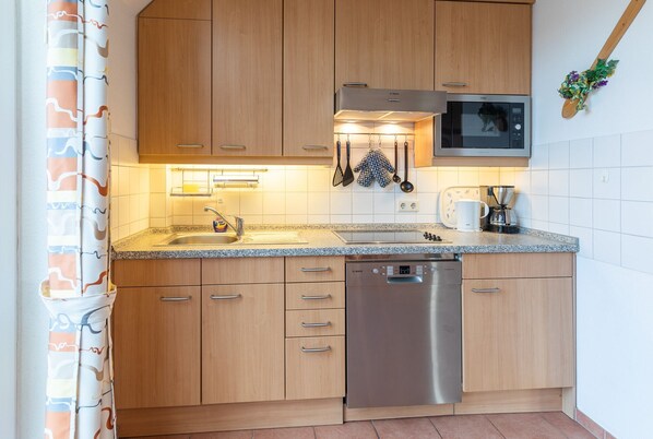 Kühlschrank, Mikrowelle, Geschirrspüler