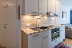 Kühlschrank, Mikrowelle, Geschirrspüler