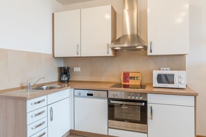 Kühlschrank, Mikrowelle, Ofen, Geschirrspüler