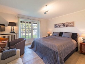 6 Schlafzimmer, Zimmersafe, Bügeleisen/Bügelbrett, Reisekinderbett