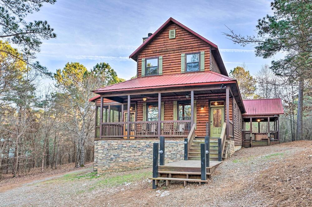 Broken Bow Cabin w\/ Deck, Hot Tub & Fire Pit!