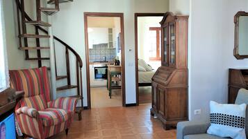 Casa | Area soggiorno | TV a schermo piatto 30 pollici con canali via cavo, TV