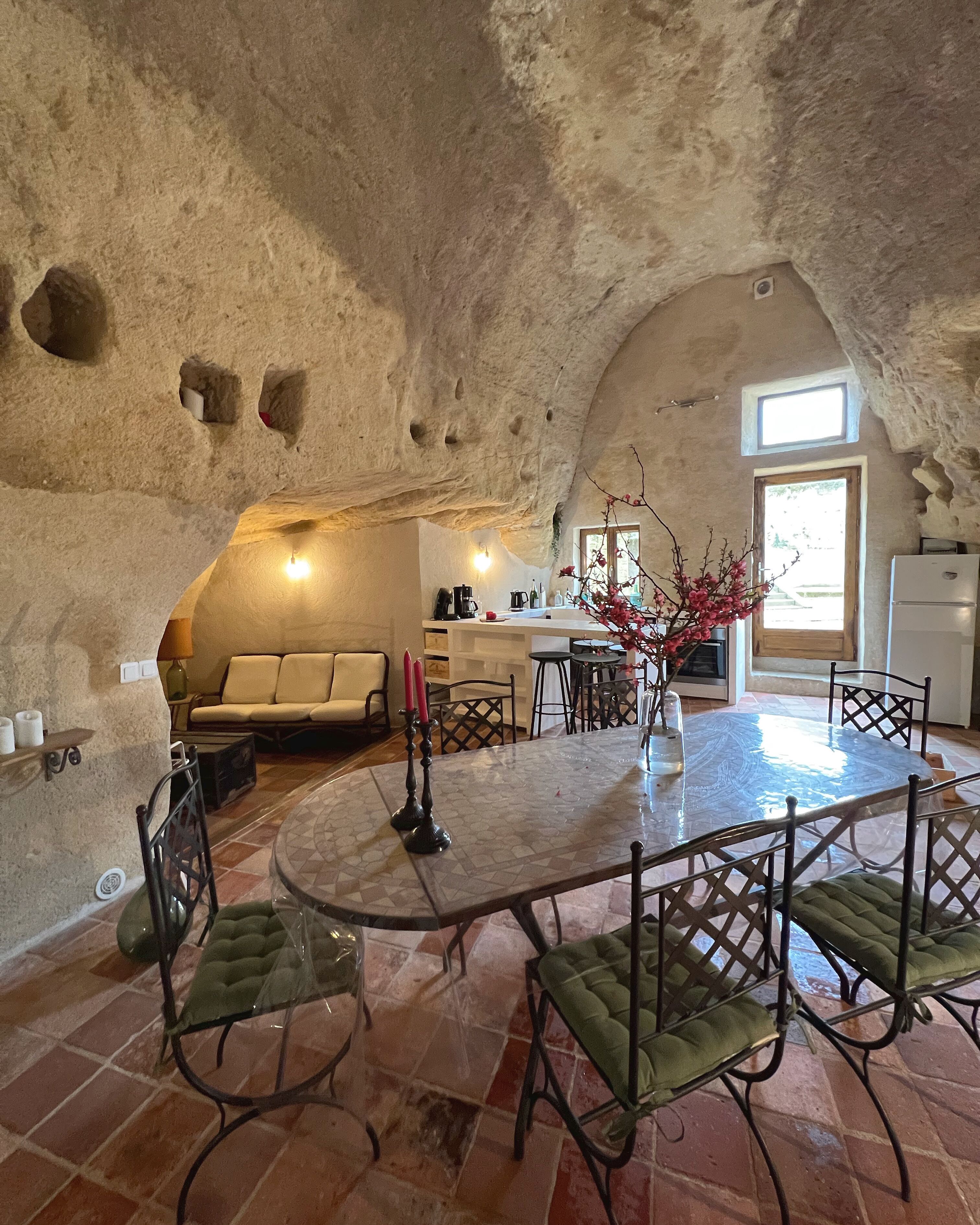 Troglodyte house ideal for holidays with family, friends or lovers