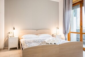 1 slaapkamer, een strijkplank/strijkijzer, wifi, beddengoed