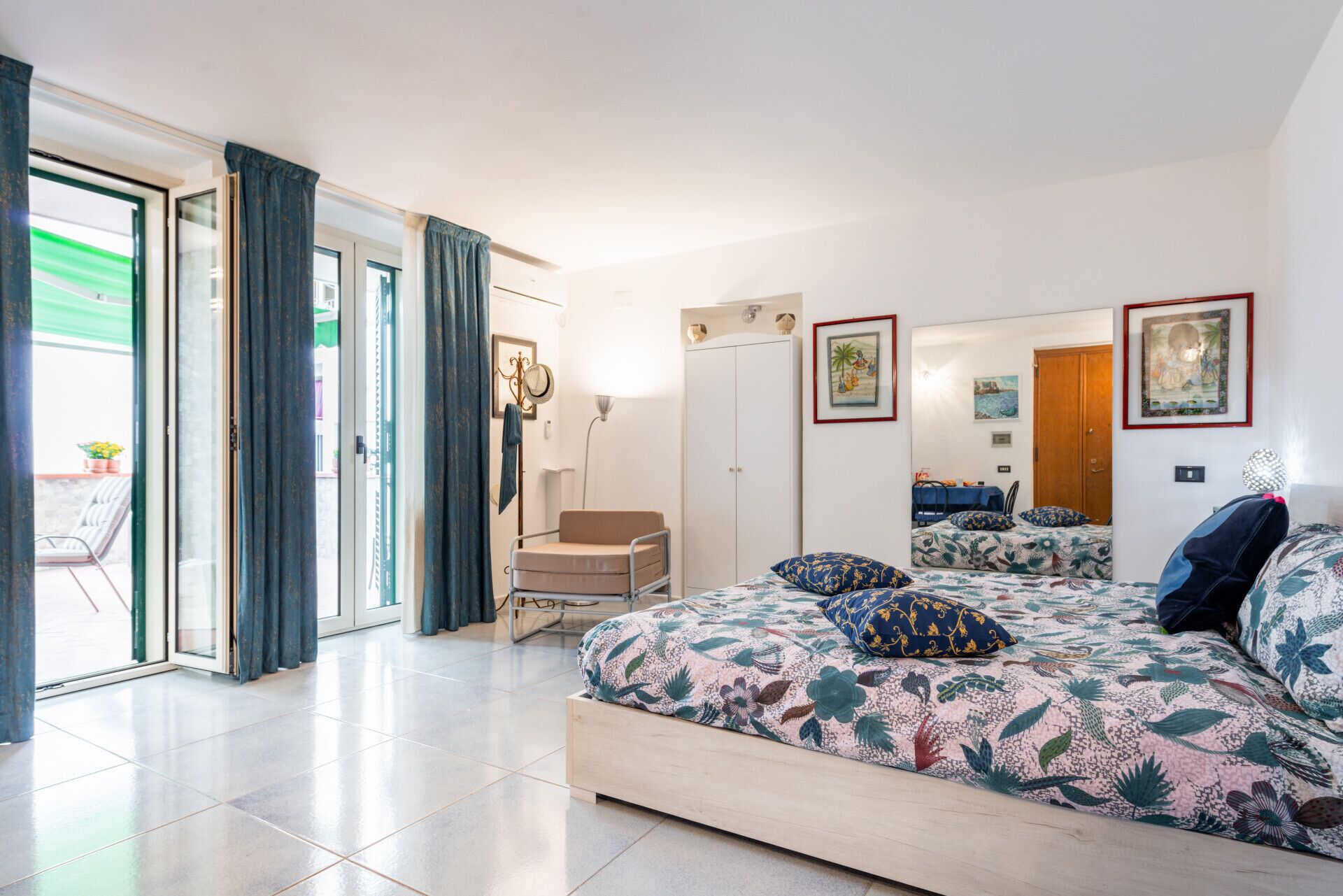 The Blu Apt with terrace 700 meters from the station