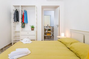 1 habitación, tabla de planchar con plancha, wifi y ropa de cama 
