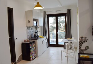 Fridge, microwave, stovetop, coffee/tea maker