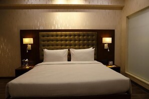 1 bedroom, premium bedding, in-room safe, desk
