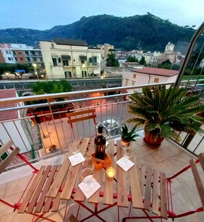 Outdoor dining - StandbyMe - central and cozy with balcony (sant'agnello)