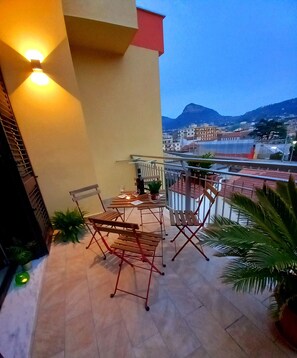Property grounds - StandbyMe - central and cozy with balcony (sant'agnello)