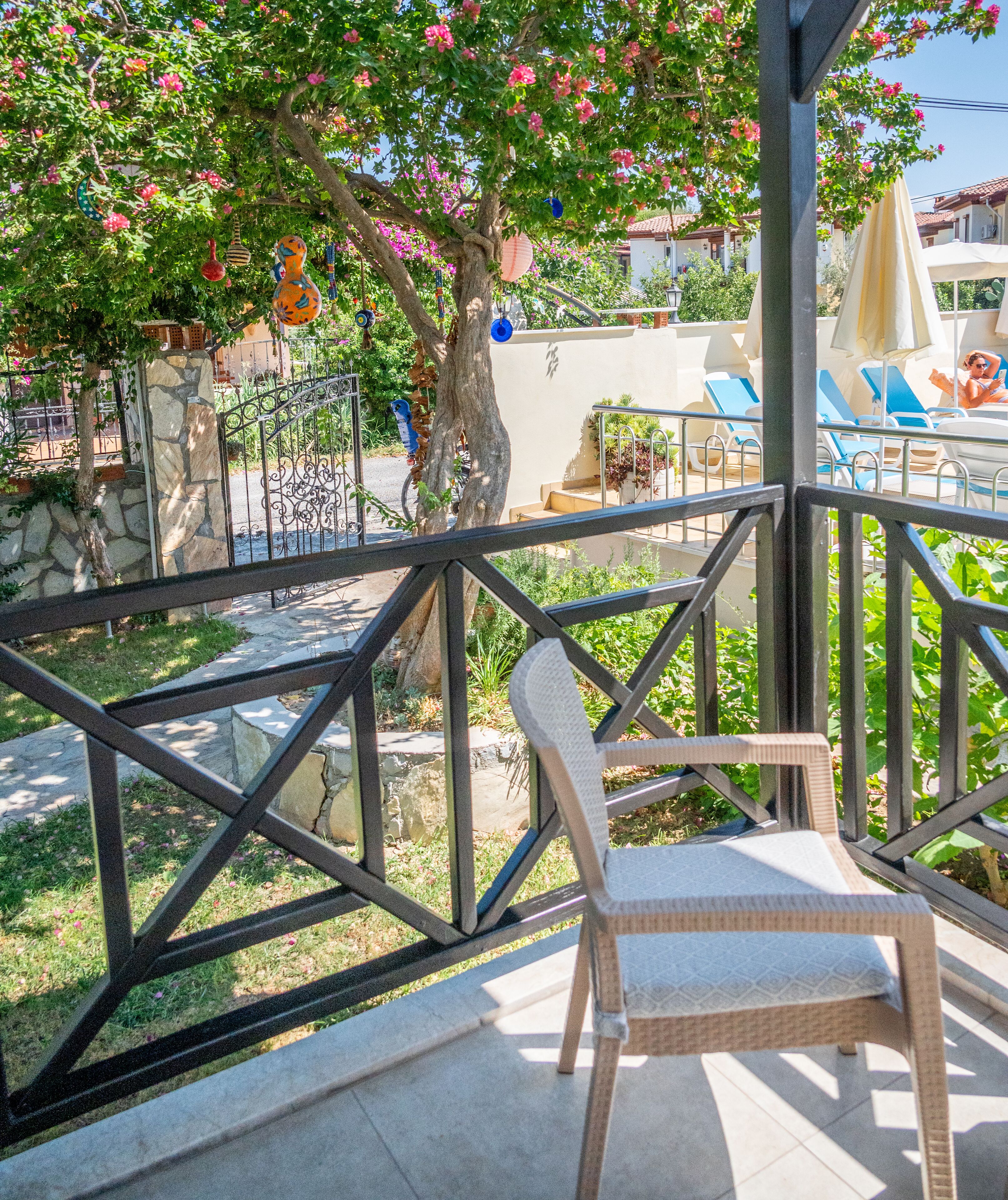 Legendary hospitality & high standards - 5 minutes walk from town..