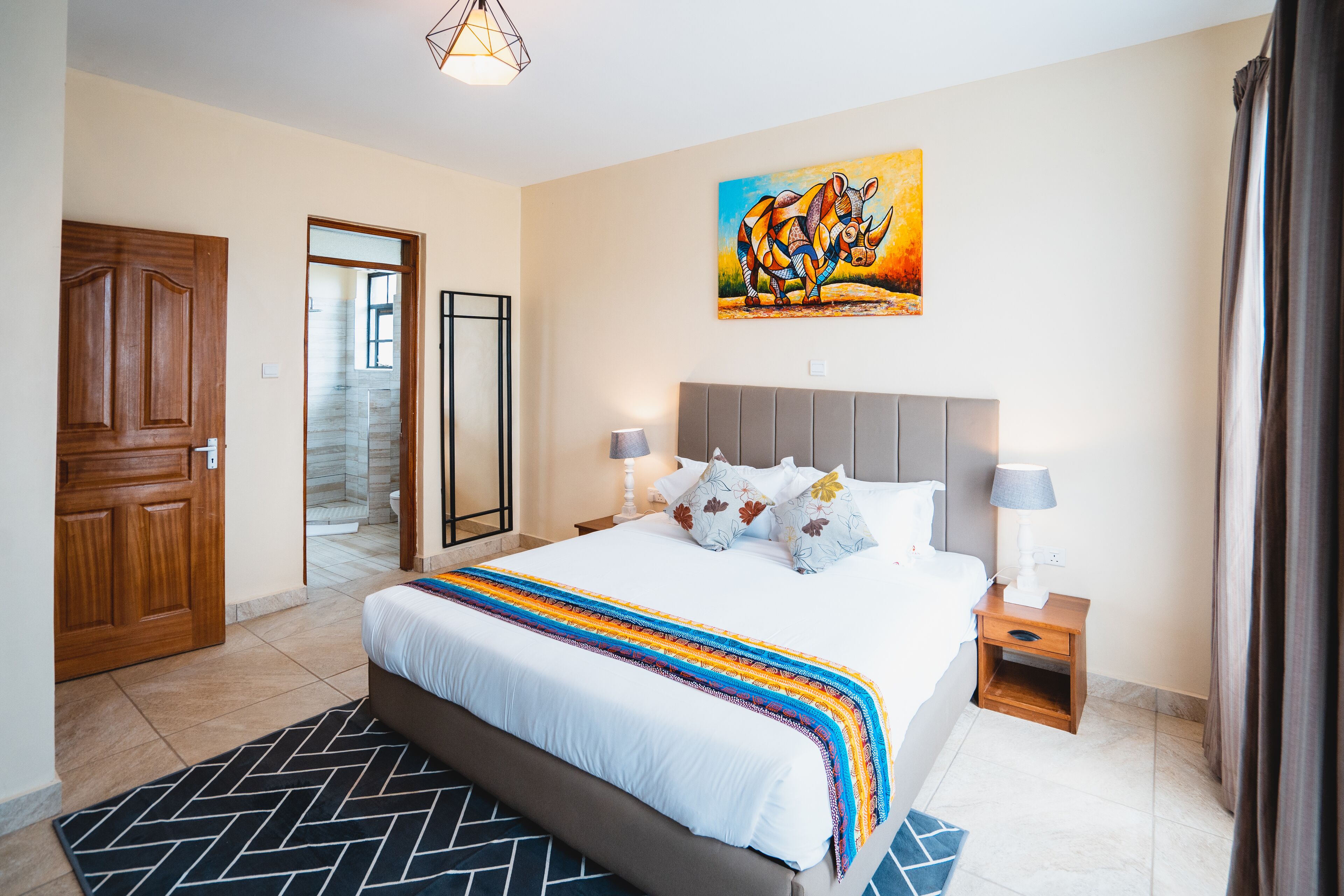 6 habitaciones, escritorio, tabla de planchar con plancha y wifi gratis 