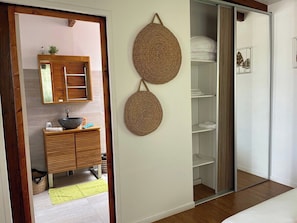 1 bedroom, internet, bed sheets