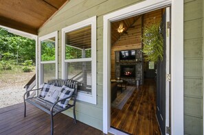 Terrace/patio - Five Star Rated The Hidden Gem Farm House! Romantic get-away (Broken Bow)