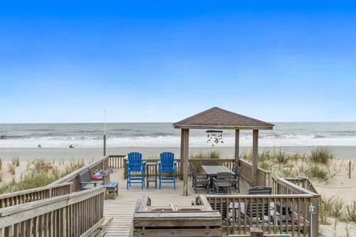 Jay`s Nest by Brunswick Vacation Rentals: Oak Island 4BR Oceanfront w/ Views