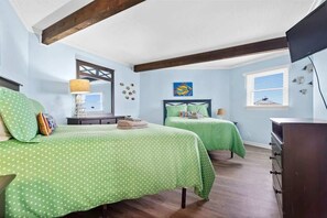 4 bedrooms, iron/ironing board, free WiFi