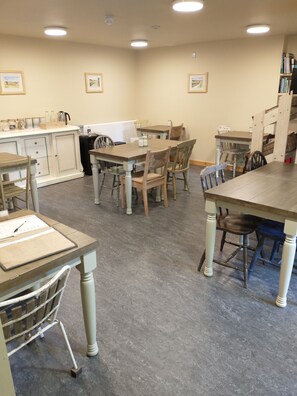 Free daily continental breakfast - South Downs Eco Lodge and Camping (Petersfield)