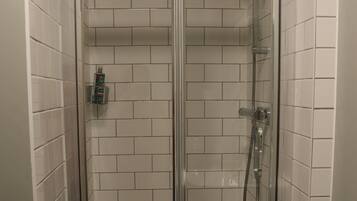 Chambre Double | Douche de la salle de bain