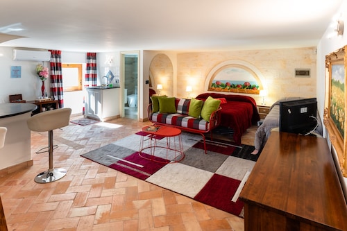 Raciti Palace- -Etna