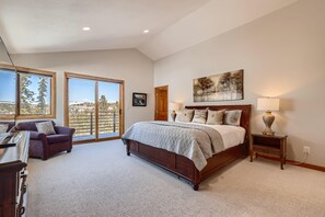 5 bedrooms, iron/ironing board, travel crib, WiFi - Summit Sanctuary | Beautiful Views | Hot Tub! (Breckenridge)