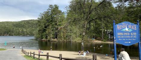 Una spiaggia nelle vicinanze
