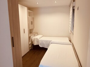 2 Schlafzimmer, Bügeleisen/Bügelbrett, Reisekinderbett, Bettwäsche