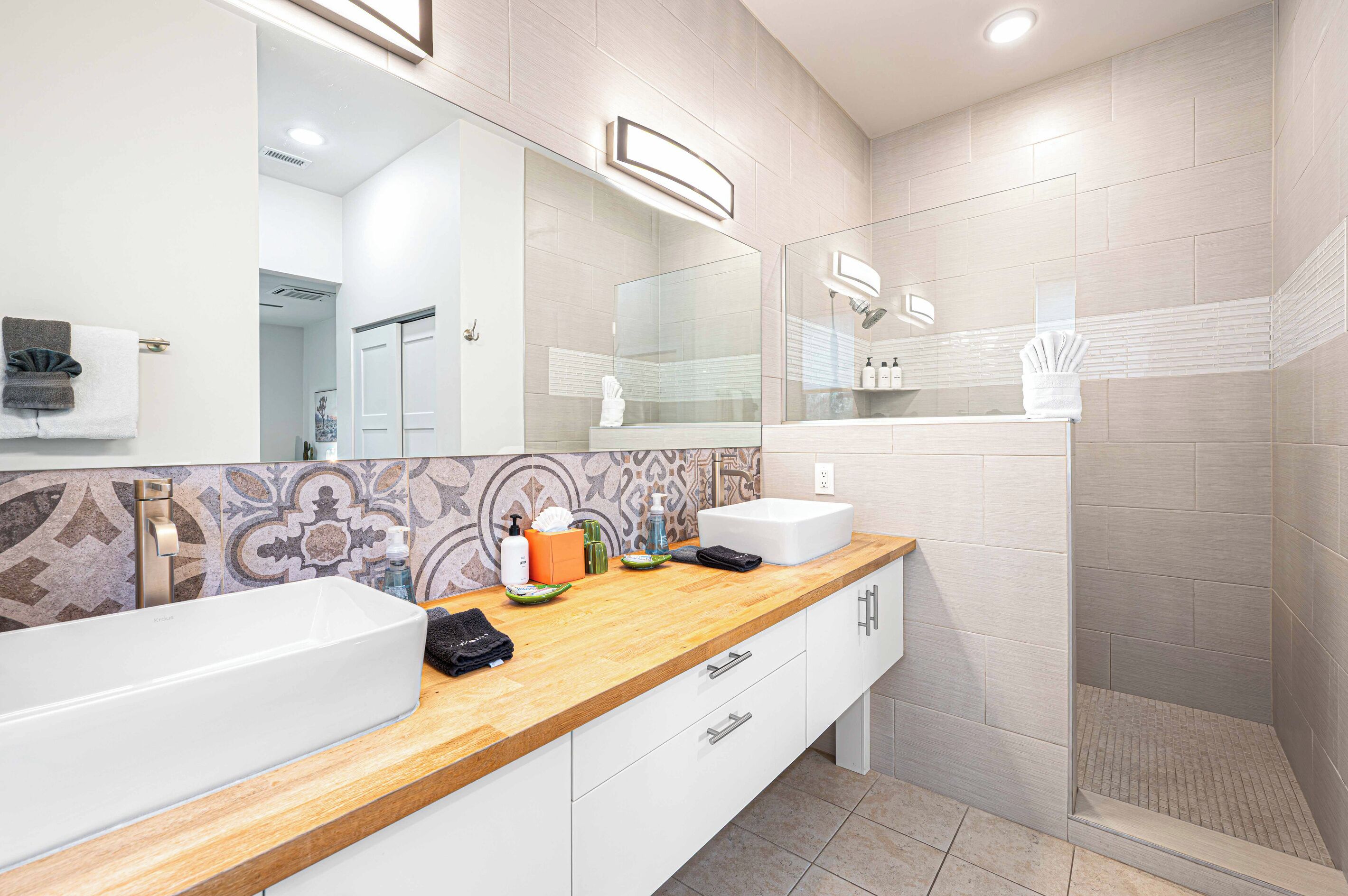Bathtub, hair dryer, towels
