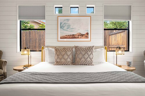 Hot Tub • Sauna • Cold Plunge • 3 King Suites | Sedona Wellness Retreat