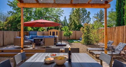 Hot Tub • Sauna • Cold Plunge • 3 King Spa Suites