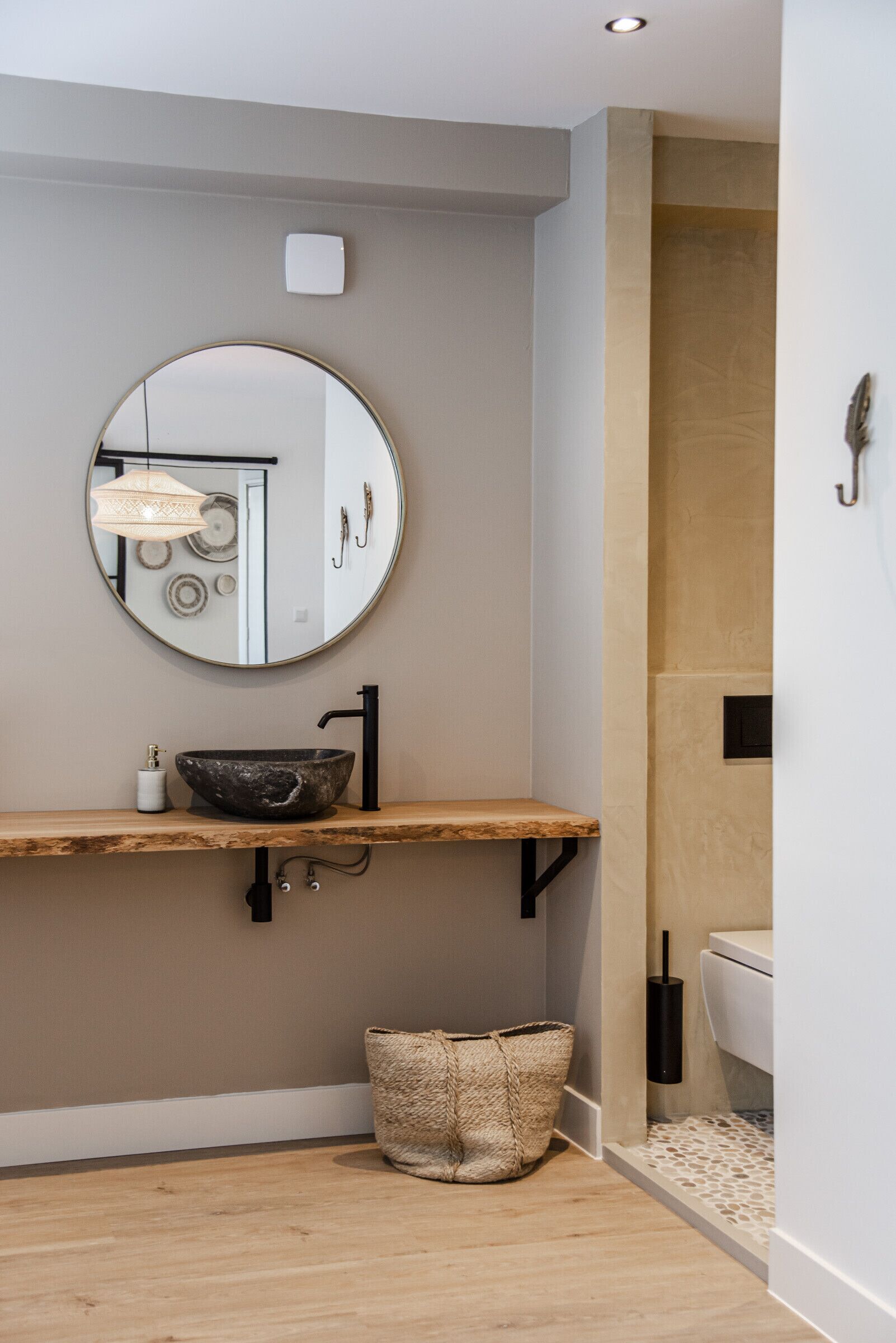 Marley’s Beachhouse - Luxury Apartment with garden