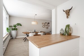 Dining - Marley’s Beachhouse - Luxury Apartment with garden (Zandvoort)
