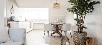 Yucca Beachhouse - Luxury Loft Apartment