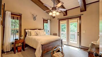 3 chambres, bureau, fer et planche Ă repasser, lit parapluie