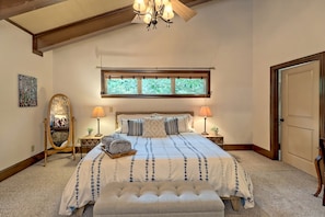 3 bedrooms, desk, iron/ironing board, travel cot