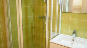 Shower - Ground floor, view mountain/mountain, balcony, tv, 18m², Les Menuires (Les Menuires)