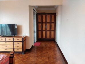 Habitación ejecutiva | Ropa de cama de alta calidad y escritorio