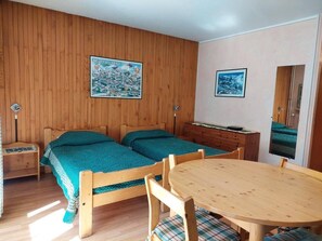 WiFi - 50m from resort center, 2nd floor, view mountain, balcony, parking, tv, 29m², Brides Les Bains (Brides-les-Bains)