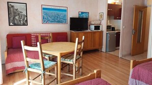 Interior - 50m from resort center, 2nd floor, view mountain, balcony, parking, tv, 29m², Brides Les Bains (Brides-les-Bains)