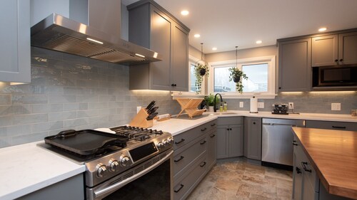 Lakeside Station: Luxury, Lakeside Home - Close to Ithaca