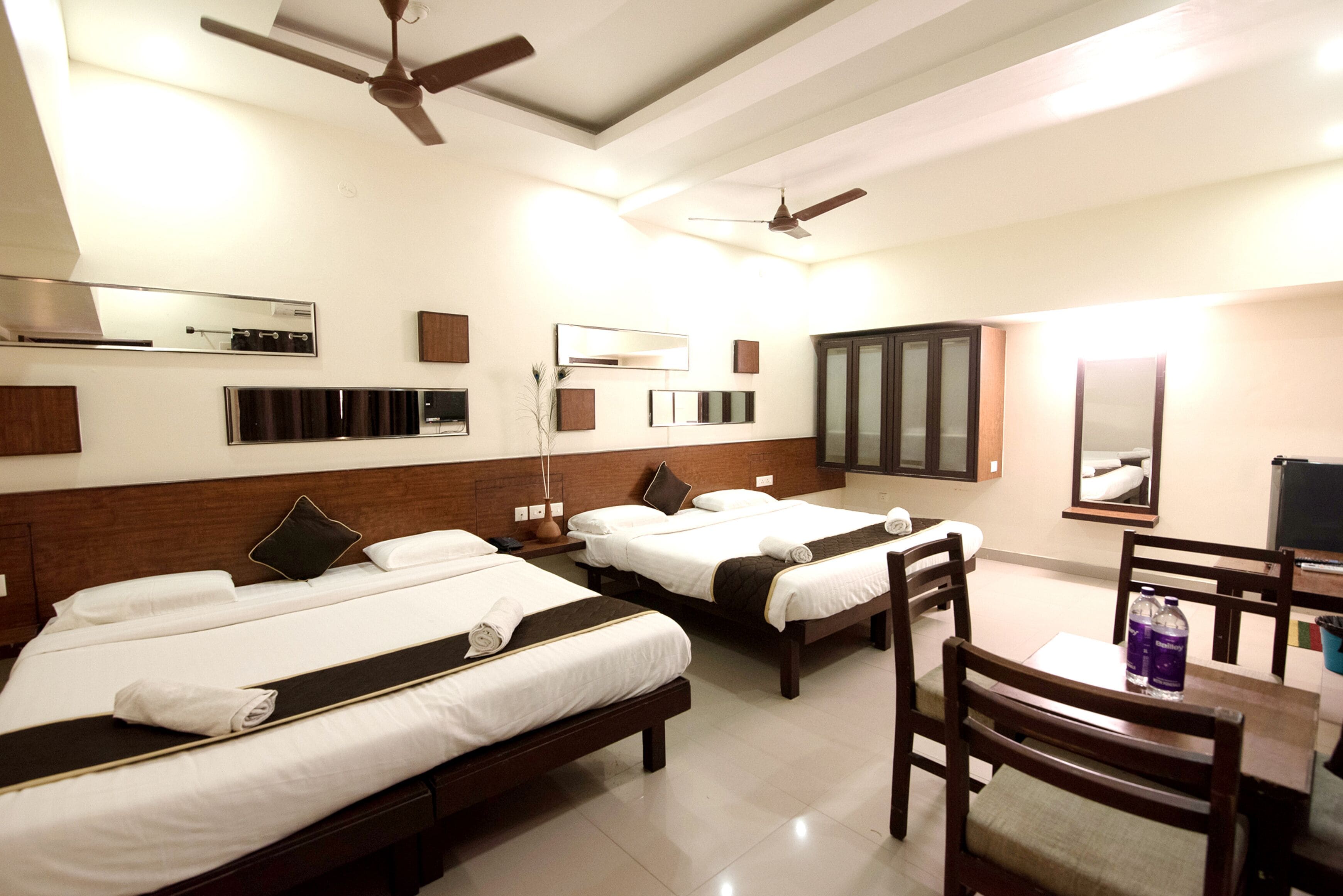 Ropa de cama de alta calidad y escritorio 