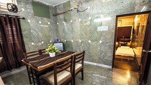 Quarto família, 1 quarto | Roupas de cama premium, escrivaninha, ferros/tábuas de passar roupa