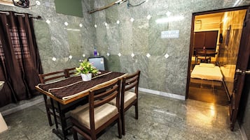 Family Room, 1 Bedroom | 1 bedroom, premium bedding, desk, iron/ironing board
