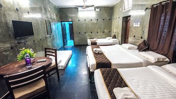 Family Room, 1 Bedroom | 1 bedroom, premium bedding, desk, iron/ironing board