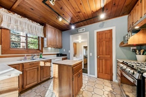 Cabana, 5 quartos | Cozinha privada