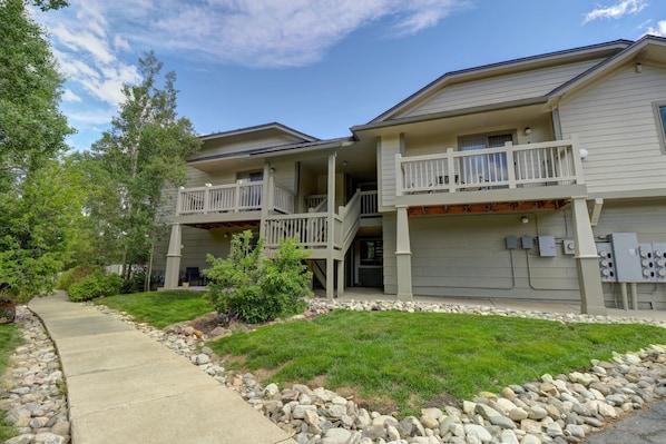 Condo, 2 Bedrooms | Exterior