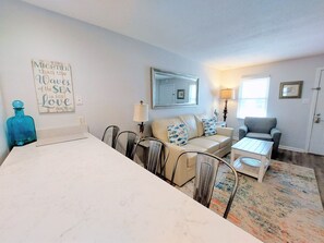 Condo, 2 Bedrooms