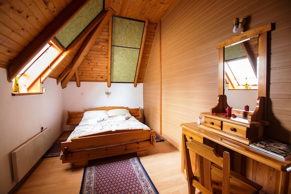 2 habitaciones, caja de seguridad en la habitación y escritorio