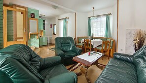 Casa Confort | Área de sala de estar | Televisión de pantalla plana 