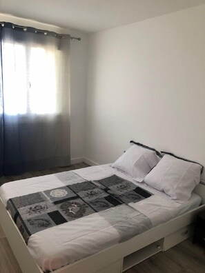 3 chambres, système d’insonorisation, fer et planche à repasser, Wi-Fi